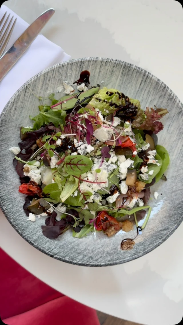 The perfect midweek pick-me-up…

Take a break and enjoy our Seasonal Set Menu, available Monday to Thursday for both lunch and dinner.

Two courses for £26 | Three courses for £32