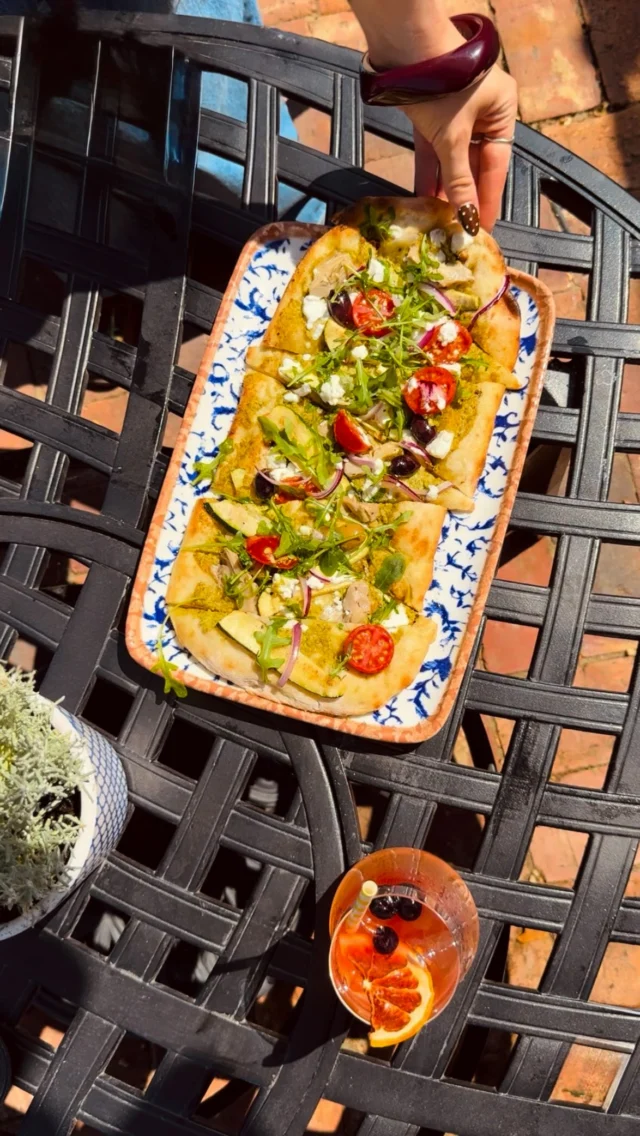 The kind of food that disappears fast...

Tuck into our new menu of sunshine-filled sharing plates, fresh from the grill and perfect for long, lazy moments in The Garden.
