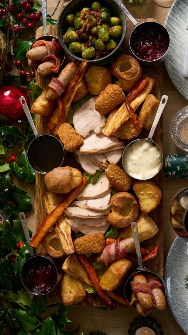 Our Festive Sharing Board has arrived... 

Perfect for grazing, celebrating and sharing a little seasonal indulgence.

Available until 31st December.