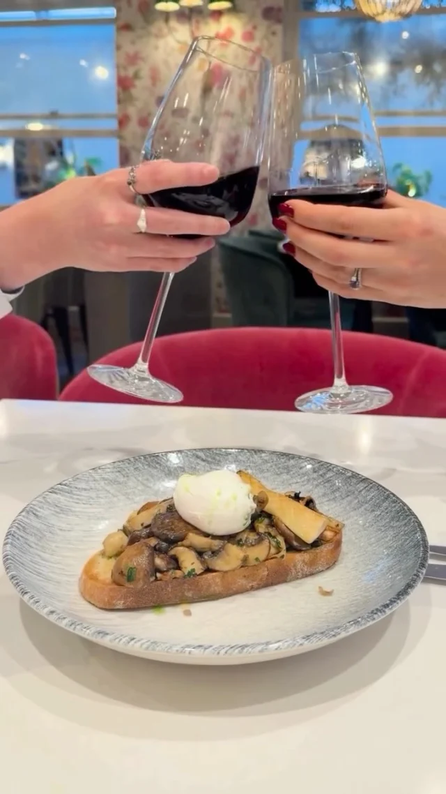 Savour the very best of the season at Samphire 🥂

Join us for lunch or dinner Monday to Thursday, or Friday lunchtime, and enjoy our Seasonal Set Menu. 

Two courses for £28 or three for £32. 

#lymington #hampshire #newforest