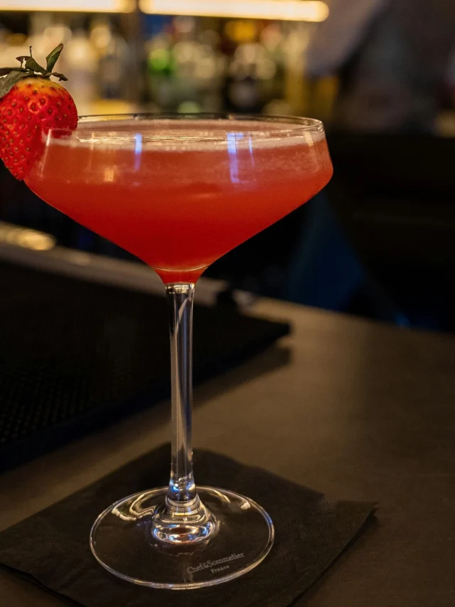 Raise a glass to the week of love ♥️

Whether you’re toasting your Valentine or gathering with your Galentines, join us for a date night in Salt Bar.