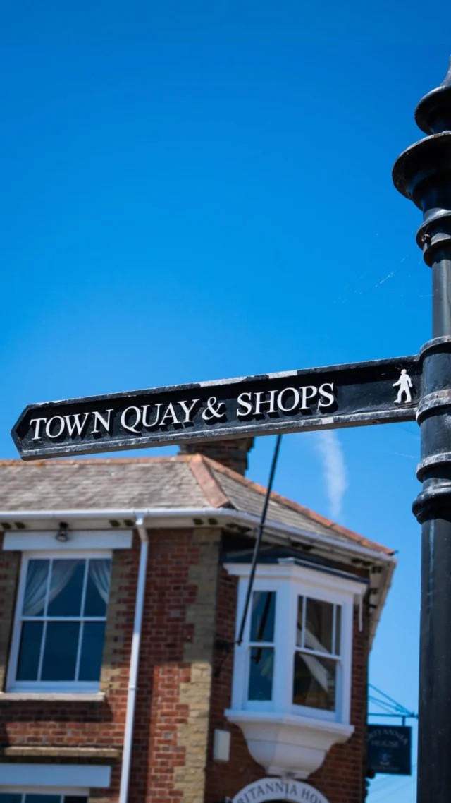 Discover Lymington 🌿

High street charm, bustling Saturday Market, cobbled streets, and local stores to explore.