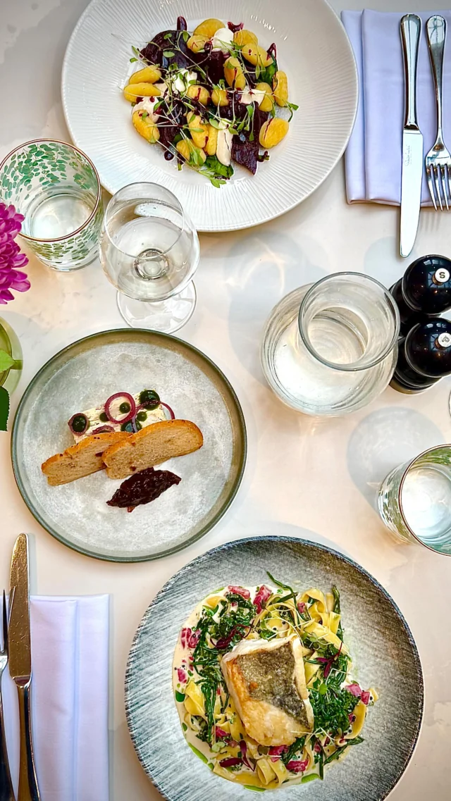 Lunch date is calling…

Laid-back dining, seasonal flavours, and a menu made to be savoured.