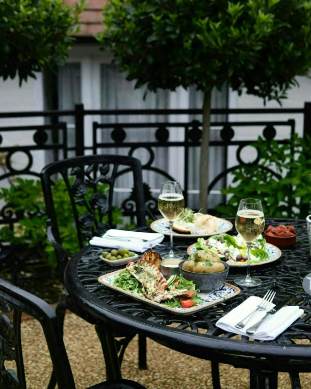 This is your sign to join us this evening… 

Live music from George Croucher, Joseph Perrier champagne flowing and The Garden in full summer mode.

Captured by @millykr