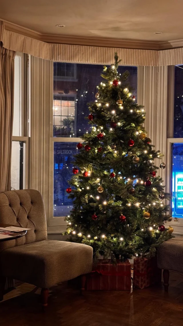 The countdown is officially on… 

From cosy stays to festive get-togethers and celebrations around the table, we’re looking forward to a very Stanwell Christmas.